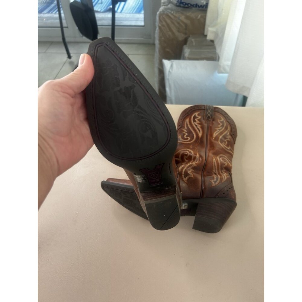 ARIAT Women’s BOOTS CARAMEL TOOLED LEATHER HERITAGE X TOE STYLE 10005908 SZ 7.5B - Picture 13 of 16